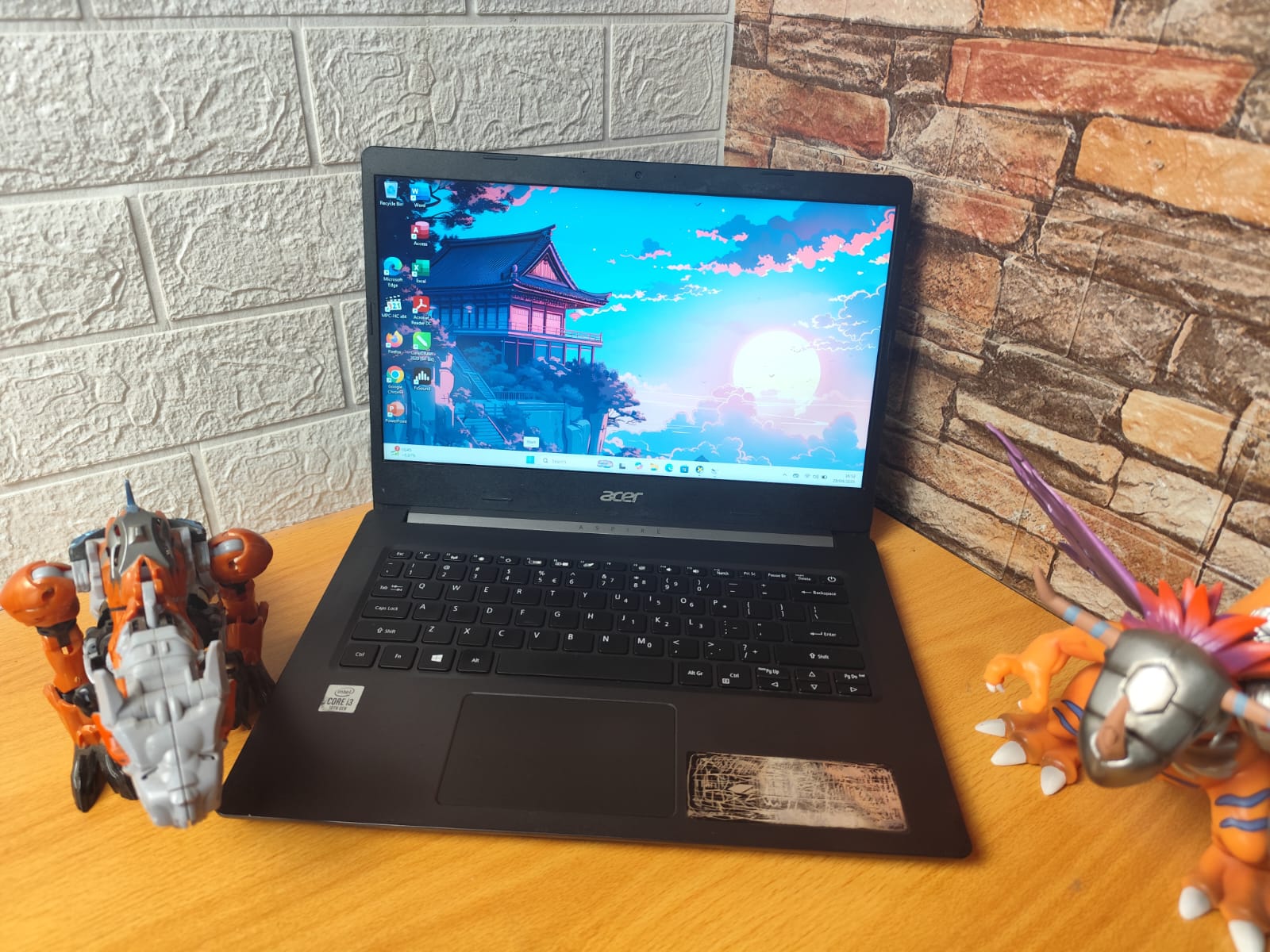 Acer A514. Intel core i3 gen 10, ram 8 GB