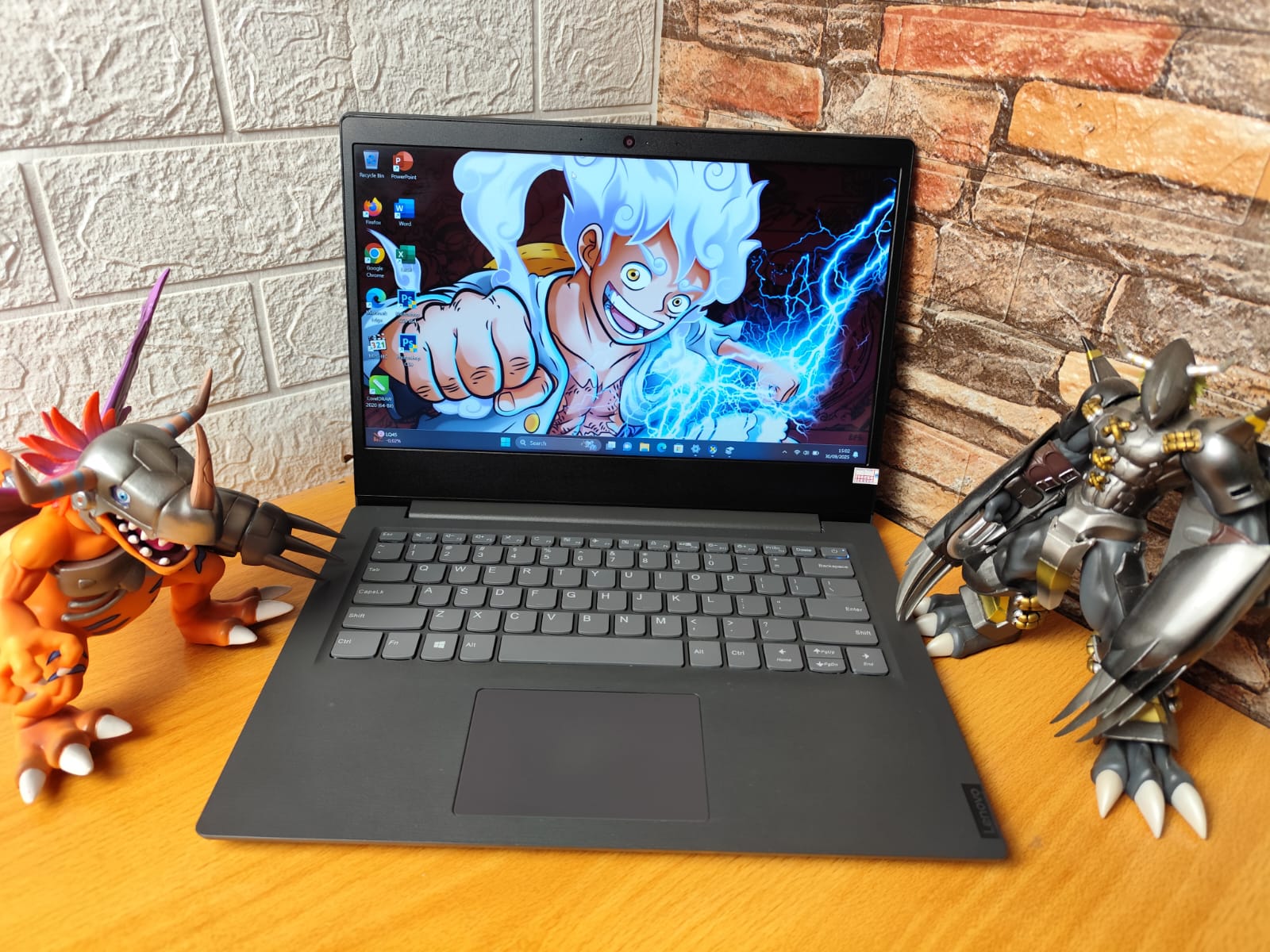 Lenovo V14.  Intel core i7 gen 10, RAM 8 GB