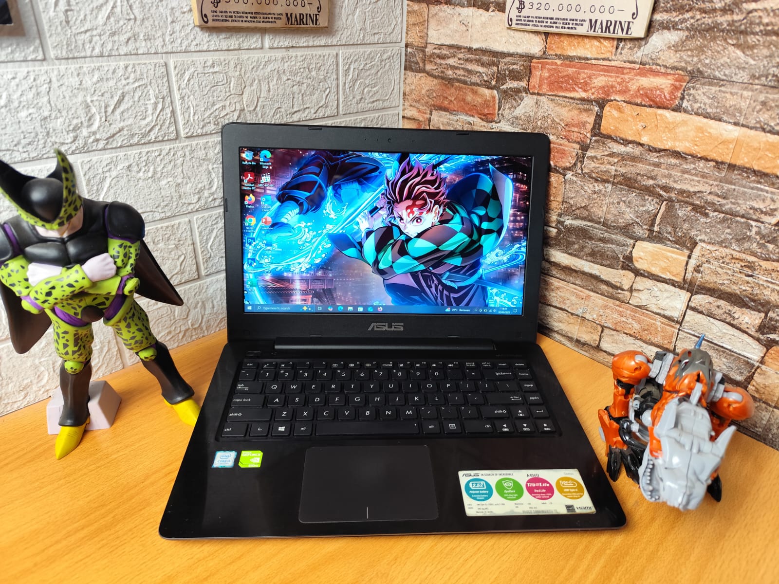 Asus A456u. Intel i5 gen 7, ram 8gb