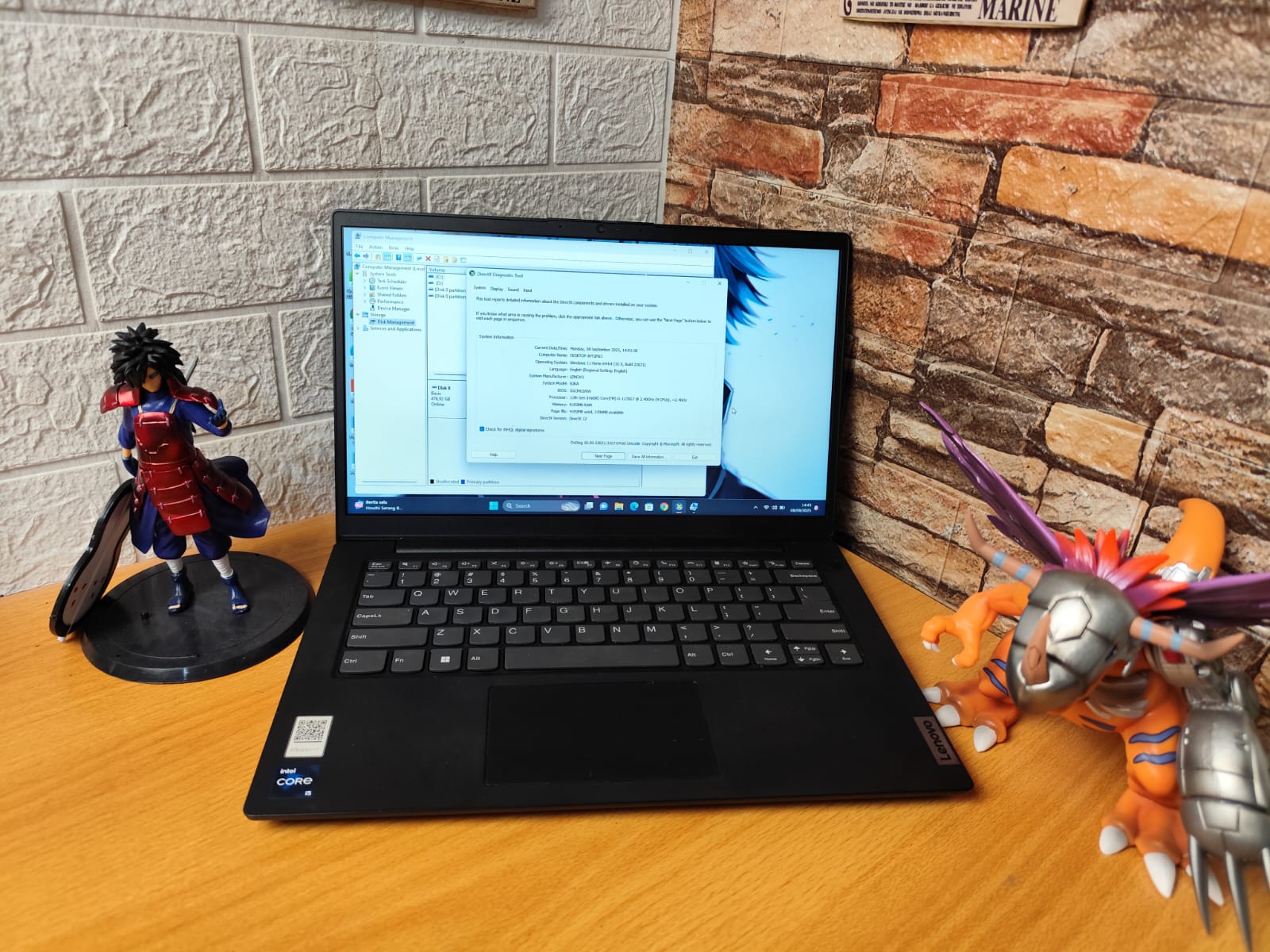 Lenovo v14 G2.  Intel i5 gen 11, ram 8 GB, ssd 512