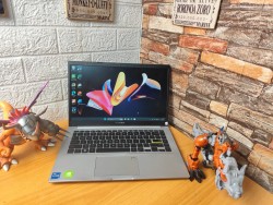 Asus K413. Intel i5 gen 11, ram 8 GB, ssd 512