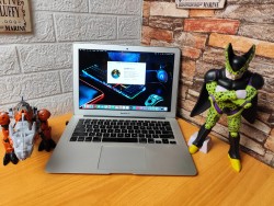 Macbook Air 2015.  intel core i5, ram 8gb, ssd 128